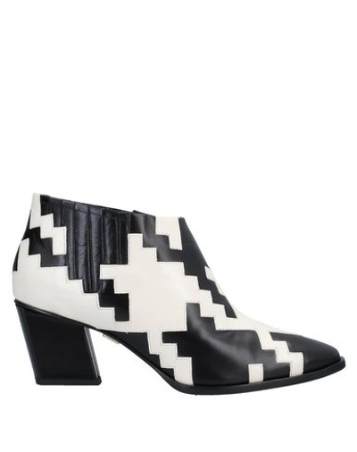 Roger Vivier Ankle Boots In Black