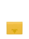 Prada Kleines Saffiano-portemonnaie In Yellow