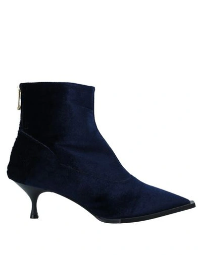 Tipe E Tacchi Ankle Boot In Dark Blue