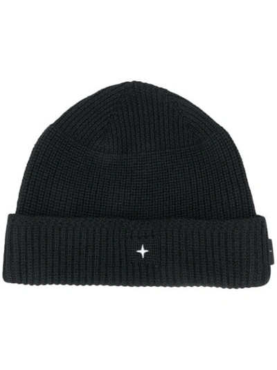 Stone Island Logo Embroidered Beanie In Black