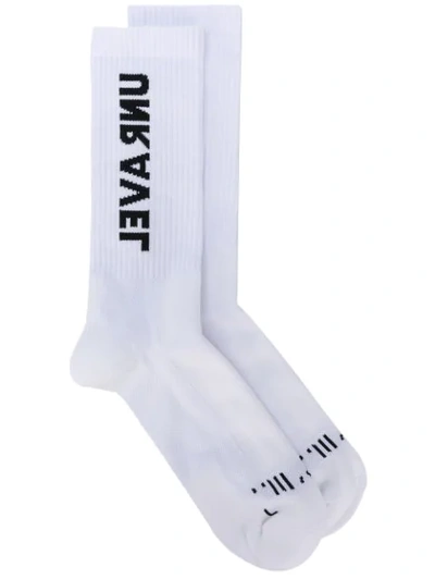 Ben Taverniti Unravel Project Ribbed Logo Socks In 0110 Bianco-nero