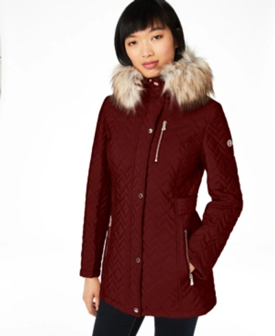 Calvin Klein Faux-fur Trim Hooded Quilted Coat In Chianti