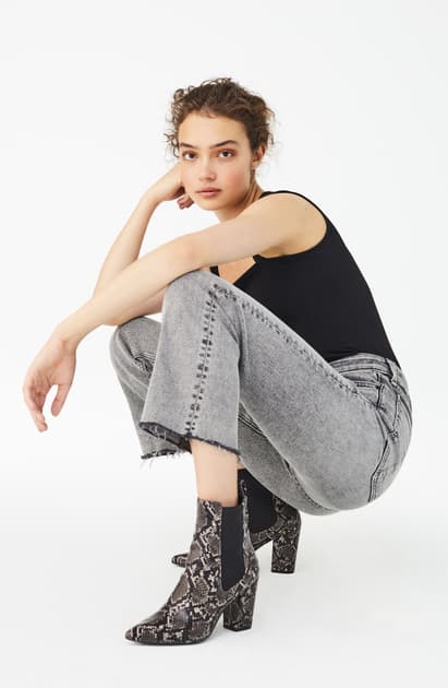 subtle snake embossed chelsea boot