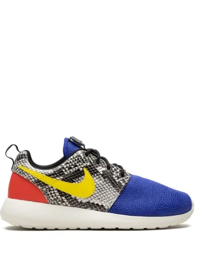 Nike Wmns Roshe One Lx Trainers In Multicolour