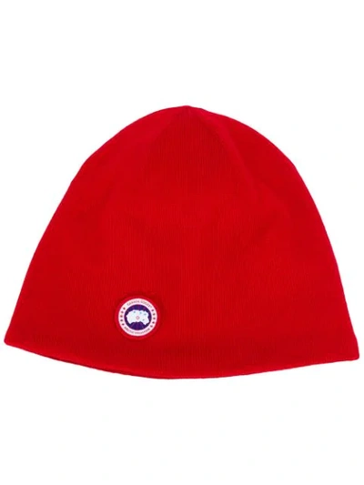Canada Goose Logo Embroidered Beanie Hat In Red