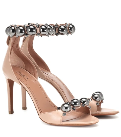 Alaïa Bombe Leather Sandals In Grey
