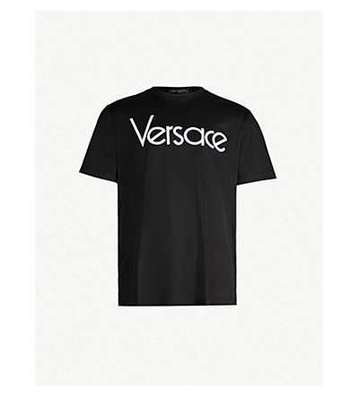 Versace Logo Brand-embroidered Cotton T-shirt In Nero Bianco