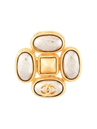 Pre-owned Chanel 1997 Interlocking Cc Brooch In Gold