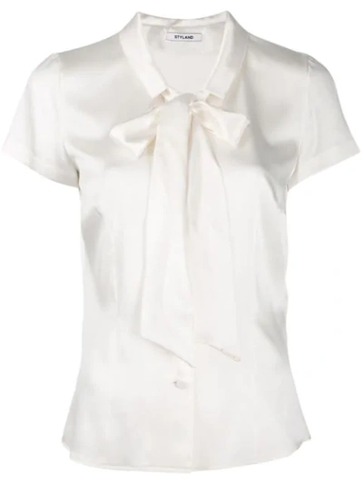 Styland Pussy Bow Shirt In White