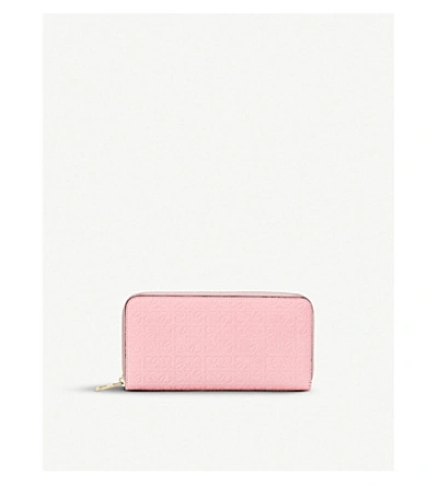 Loewe Anagram Embossed Logo Leather Wallet In Soft Pink