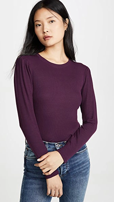 Goldie Ribbed Puff Shoulder Tee In Aubergine