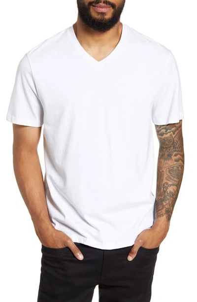 Vince Regular Fit Garment Dyed V-neck T-shirt In White