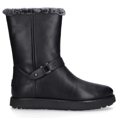 Ugg Boots Flat Classic Berge Short In Black