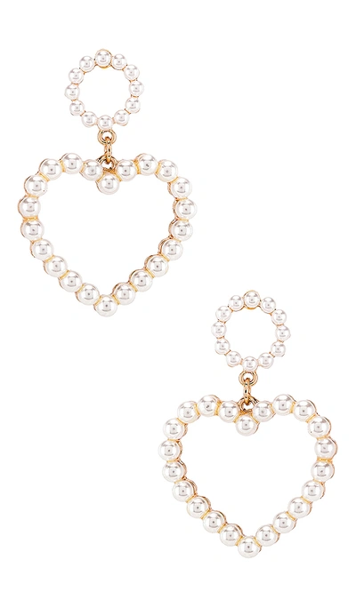 Ettika Heart Pearl Earring In Pearl & Gold