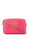 Prada 'diagramme' Umhängetasche In Pink