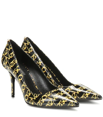 Versace Logo Patent Leather Pumps In Black