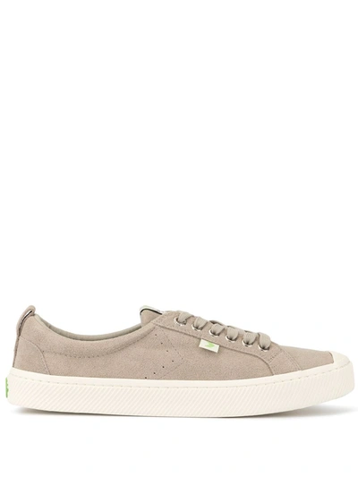 Cariuma Oca Low Grey Premium Leather Sneaker