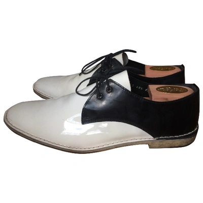 Pre-owned Pierre Hardy Patent Leather Lace Ups In White