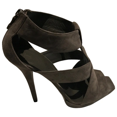 Pre-owned Halston Sandals In Grey