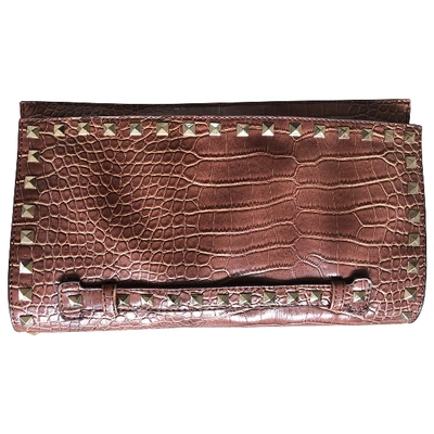 Pre-owned Essentiel Antwerp Leather Clutch Bag In Brown