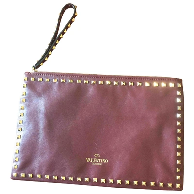 Pre-owned Valentino Garavani Leather Clutch Bag In Burgundy