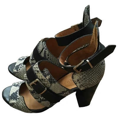 Pre-owned Tara Jarmon Leather Sandals In Black