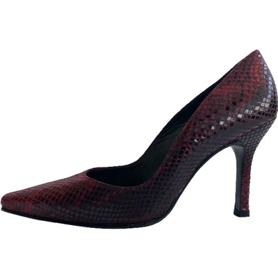 Pre-owned Stuart Weitzman Leather Heels In Red