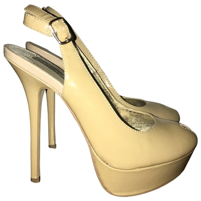 Pre-owned Mangano Patent Leather Heels In Beige