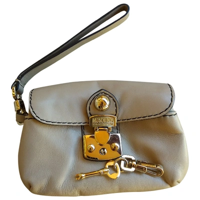 Pre-owned Moschino Cheap And Chic Leather Clutch Bag In Beige