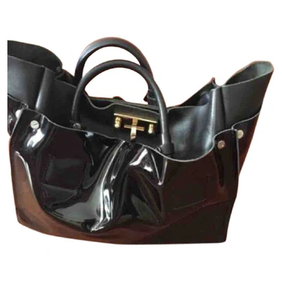 Pre-owned Chloé Patent Leather Handbag In Black
