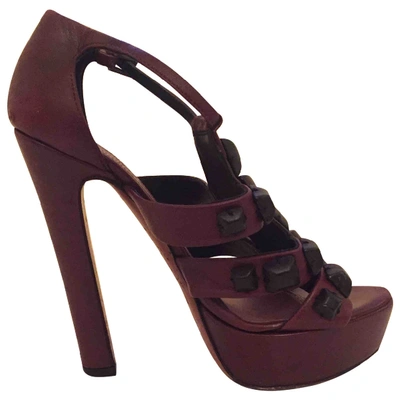 Pre-owned Alaïa Leather Sandals In Burgundy
