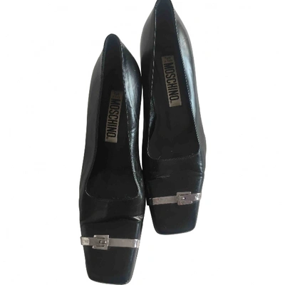 Pre-owned Moschino Patent Leather Flats In Black