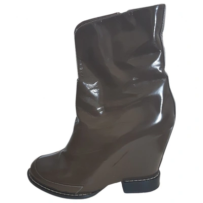 Pre-owned Chloé Patent Leather Ankle Boots In Khaki