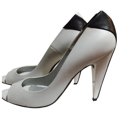 Pre-owned Versace Leather Heels In White