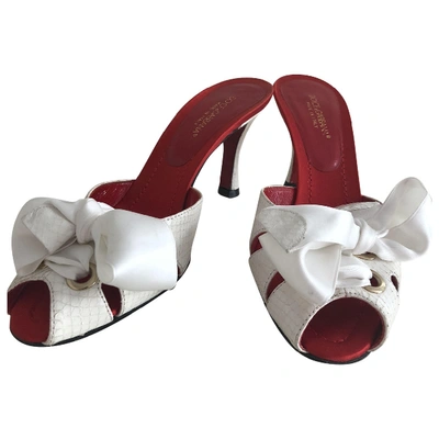 Pre-owned Dolce & Gabbana White Python Sandals