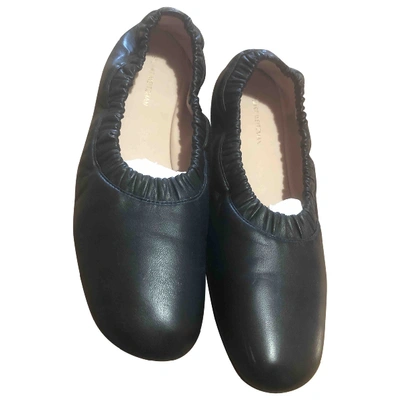 Pre-owned Stuart Weitzman Leather Ballet Flats In Black