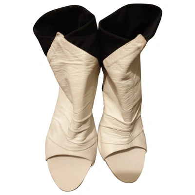 Pre-owned Cinzia Araia Leather Open Toe Boots In White