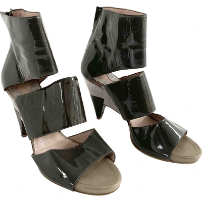 Pre-owned Chloé Patent Leather Open Toe Boots In Grey