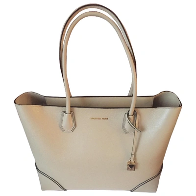 Pre-owned Michael Kors Leather Handbag In Beige