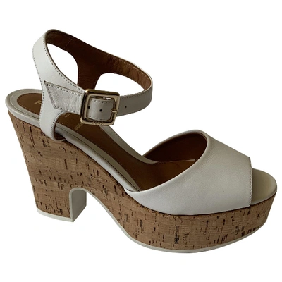 Pre-owned Fendi Leather Sandals In White