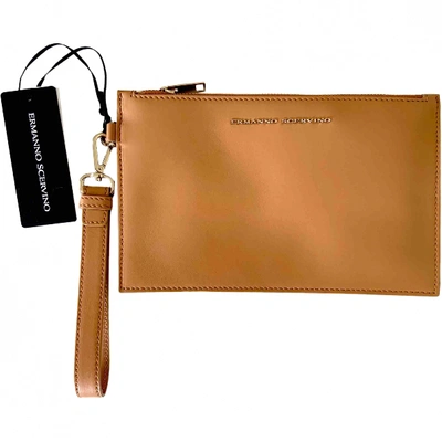 Pre-owned Ermanno Scervino Leather Clutch Bag In Camel