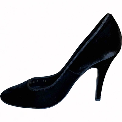 Pre-owned Lanvin Velvet Heels In Black
