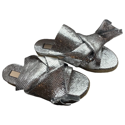 Pre-owned N°21 Leather Mules In Silver