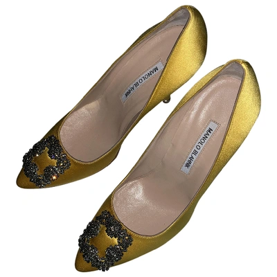 Pre-owned Manolo Blahnik Hangisi Yellow Cloth Heels