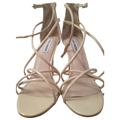Pre-owned Steve Madden Patent Leather Sandals In Beige