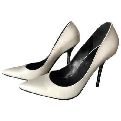 Pre-owned Versace Patent Leather Heels In White