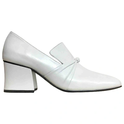 Pre-owned Dorateymur Leather Flats In White