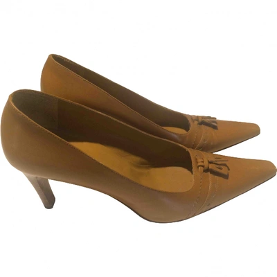 Pre-owned Gucci Leather Heels In Camel