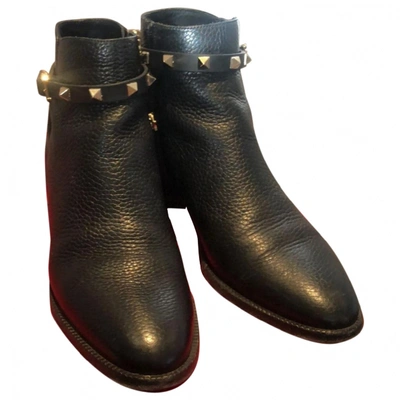 Pre-owned Valentino Garavani Rockstud Leather Buckled Boots In Black