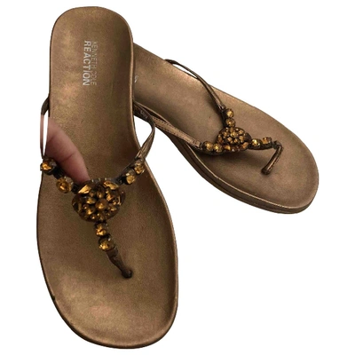 Pre-owned Kenneth Cole Flip Flops In Gold
